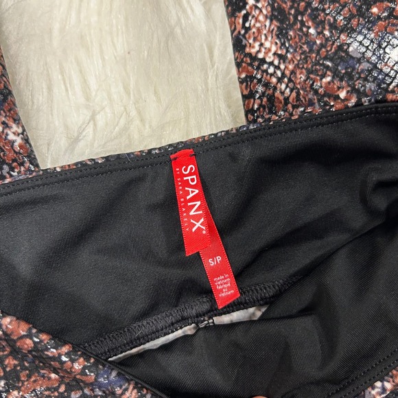 SPANX Snake Print High Waist Leggings Women S/P Shiny Metallic Athletic - Picture 2 of 5